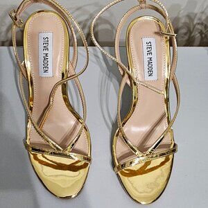 Steve madden 6.5M gold sandals